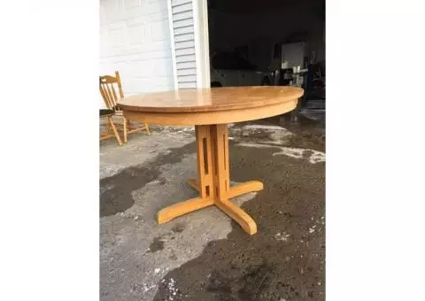 Round Oak Table and four chairs