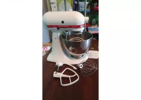 Kitchen aid Mixer with attachments